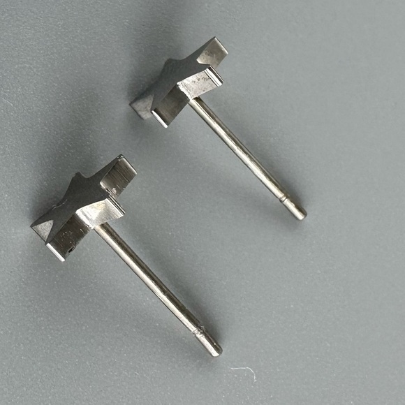 Titanium Star Ear Studs Hypoallergenic 7mm Earrings - Picture 5 of 10